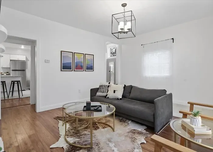 Сasa de vacaciones Mins To Stadiums, Fully Fenced Yard, Fire Pit *