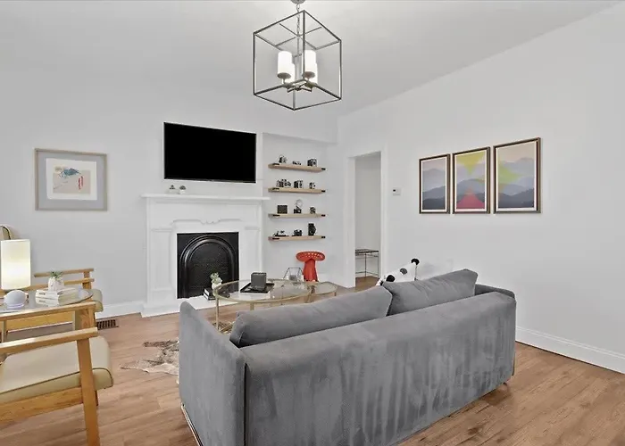Mins To Stadiums, Fully Fenced Yard, Fire Pit