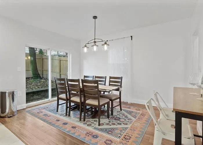 Сasa de vacaciones Mins To Stadiums, Fully Fenced Yard, Fire Pit *
