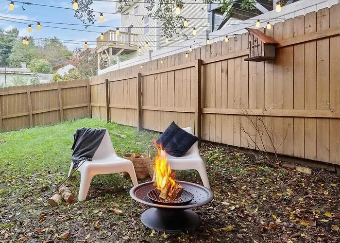 Сasa de vacaciones Mins To Stadiums, Fully Fenced Yard, Fire Pit